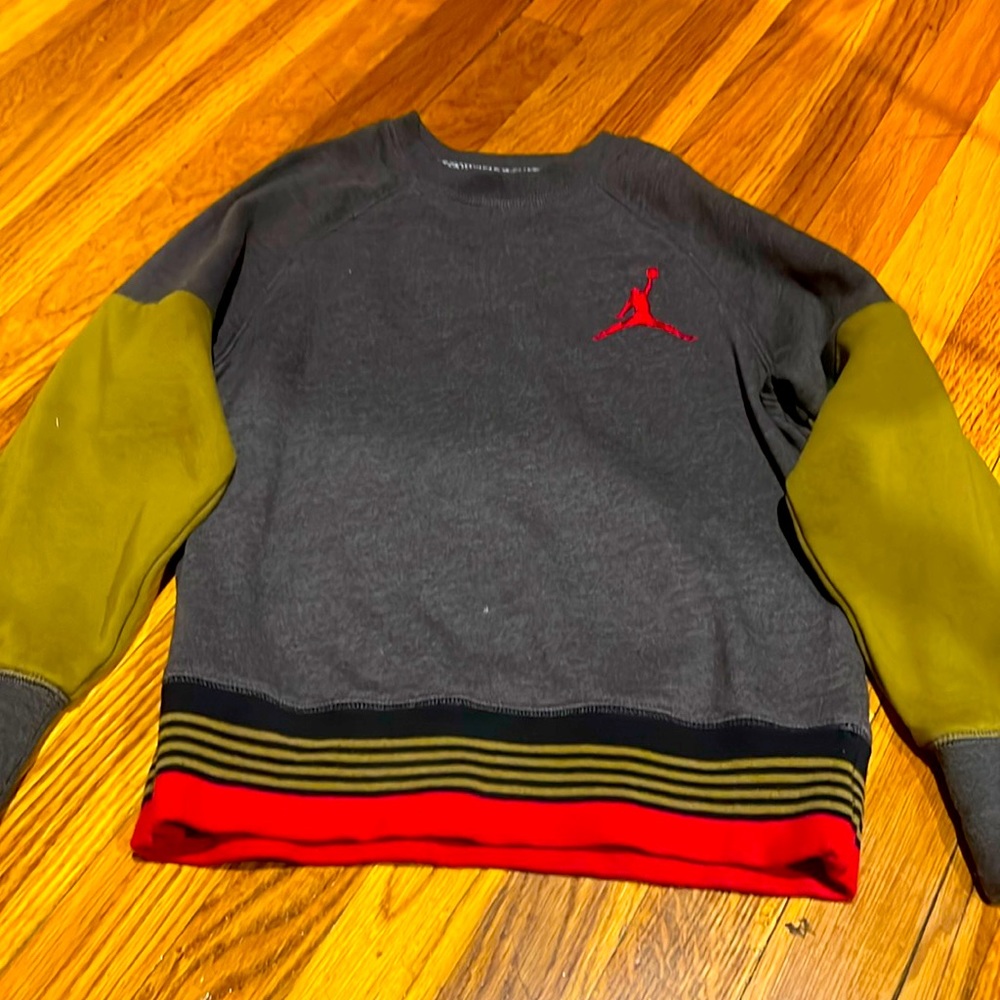 Boys Jordan sweater size S